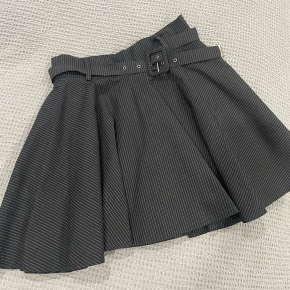 Italina Dresses & Skirts - 🔥SEND OFFERS🔥 Pinstripe Mini Skirt